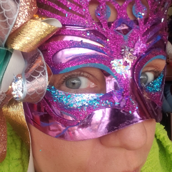 π₯³ Guess What?! - Picture 3 of 5